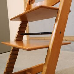 STOKKE(ストッケ)のキッズチェアーTRIPP TRAPP(トリップトラップ) ナチュラル。幼児期から大人まで末永くお使い頂ける人間工学に基づいたベビーチェアーです！の画像
