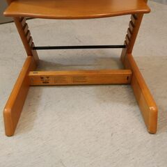 STOKKE(ストッケ)のキッズチェアーTRIPP TRAPP(トリップトラップ) ナチュラル。幼児期から大人まで末永くお使い頂ける人間工学に基づいたベビーチェアーです！の画像