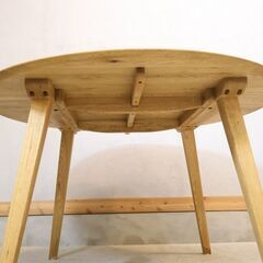 CRASH GATE(クラッシュゲート)のDECKE(デッケ)ダイニングテーブルです。オーク無垢材の木目の表情を生かした艶のない風合いはヴィンテージスタイルなど男前インテリアにおススメです♪の画像