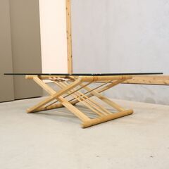 HASLEV(ハスレヴ)社の廃番稀少品、Rise＆Fall(ライズアンドフォール)リビングテーブルです。ベルト部分を好みの位置で締めることでテーブルの高さを調整できる昇降式ガラステーブル。の画像