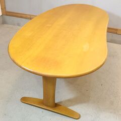 飛騨高山のメーカー キツツキマークの飛騨産業(HIDA)よりオーク材 ダイニングテーブルです。シンプルで飽きの来ないデザインは、和モダンはもちろん北欧スタイルにもおススメな食卓です！の画像