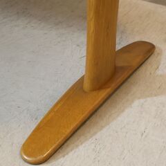 飛騨高山のメーカー キツツキマークの飛騨産業(HIDA)よりオーク材 ダイニングテーブルです。シンプルで飽きの来ないデザインは、和モダンはもちろん北欧スタイルにもおススメな食卓です！の画像