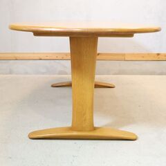 飛騨高山のメーカー キツツキマークの飛騨産業(HIDA)よりオーク材 ダイニングテーブルです。シンプルで飽きの来ないデザインは、和モダンはもちろん北欧スタイルにもおススメな食卓です！の画像