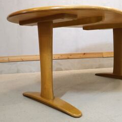 飛騨高山のメーカー キツツキマークの飛騨産業(HIDA)よりオーク材 ダイニングテーブルです。シンプルで飽きの来ないデザインは、和モダンはもちろん北欧スタイルにもおススメな食卓です！の画像