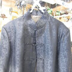 ＜未使用美品＞　マオカラーの黒ジャケット（サイズL）の画像