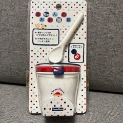 familiar 赤ちゃんの城　お食事エプロン　スプーン付きお弁当箱　セットの画像