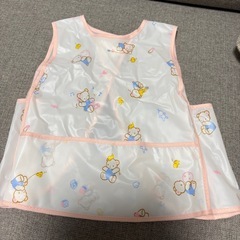 familiar 赤ちゃんの城　お食事エプロン　スプーン付きお弁当箱　セットの画像