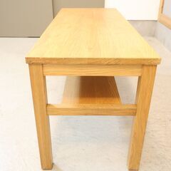 人気の無印良品(MUJI)のオーク無垢材を使用したベンチ 板座です。ナチュラルなオーク材とシンプルなデザインはお部屋を優しい印象に！リビングなどのローテーブルとしてもオススメ♪の画像