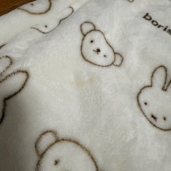 ミッフィー羽織るブランケット の画像