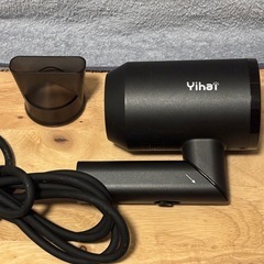 Yihai ブラック ヘアドライヤーの画像