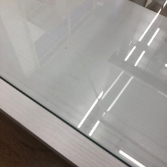 【ドリーム川西店御来店限定】☆ジモティー見たよ♪割引☆  ガラス天板付きローテーブル  クリーニング済み 【99560000034274】の画像