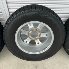 スタッドレスタイヤ　265/65R17の画像