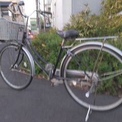 26インチのママチャリです。前タイヤ新品、ＬＥＤオートライト、内装３段ギア付です。の画像