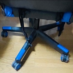 ゲーミングチェア 黒
X青の画像