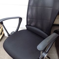 新札幌 DCM オフィスチェア 肘付き F-OCB01 パソコンチェア 家具 椅子 No.3758の画像