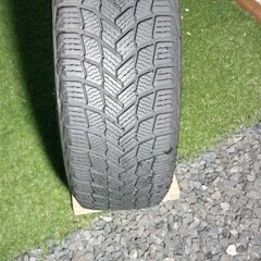 スタッドレスタイヤの画像