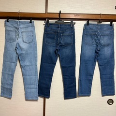ユニクロジーンズレディース3本
の画像