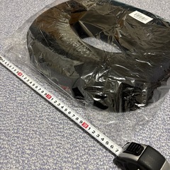 新品未使用品　ドーナツ型クッション　ブラックの画像