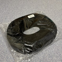 新品未使用品　ドーナツ型クッション　ブラックの画像