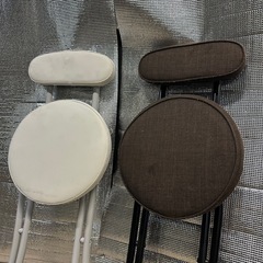 折りたたみイス2つの画像