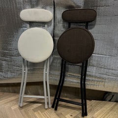 折りたたみイス2つの画像