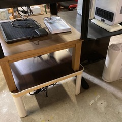 ☆お店にてフリーマーケット開催中 暖房器具・ 電気ヒーター、オイルヒーター、こたつ、加湿器等　こたつ1500円から　の画像