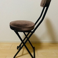 折りたたみ椅子の画像