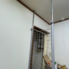 突っ張りメッシュパネルの画像