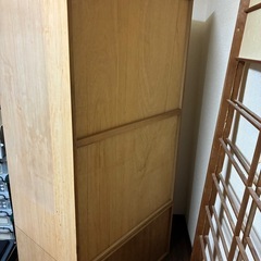 【洋服ダンス 無料でお譲りします｜軽量タイプ・搬出お手伝いします】 30年以上前の軽い作りの洋服ダンスです。安価なタイプのため、リメイク用・作業部屋用などにいかがでしょうか。の画像