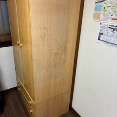 【洋服ダンス 無料でお譲りします｜軽量タイプ・搬出お手伝いします】 30年以上前の軽い作りの洋服ダンスです。安価なタイプのため、リメイク用・作業部屋用などにいかがでしょうか。の画像