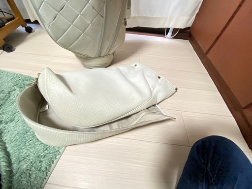 ゼクシオ白　ゴルフバッグ