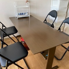 テーブル＋折りたたみ椅子4脚セットの画像