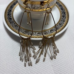 アンティーク調揺れるイヤリングの画像