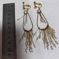 アンティーク調揺れるイヤリングの画像