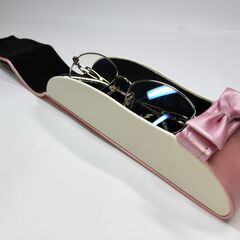 リボン付メガネケース女性用(開くとハイヒールデザイン)￥1550➔￥1300の画像