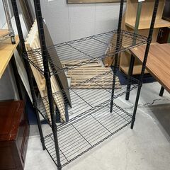 リサイクルショップどりーむ天保山店　No5038 メタルラック　４段ラック　スチールラック　オシャレなブラックカラー　用途色々🎵　マルチに活躍♪　とっても使いやすい🎵　の画像