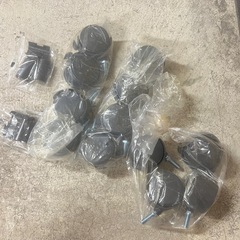 エレクター？のポールとキャスター12個の画像