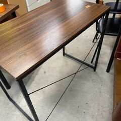 リサイクルショップどりーむ天保山店　No5037 PCデスク　スチールフレーム　オシャレなブラウンカラー🎵　軽量コンパクトで使いやすい🎵の画像