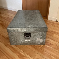 スチール製 衣装箱の画像