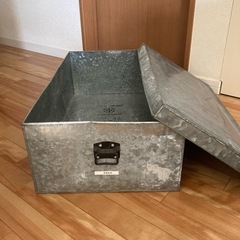 スチール製 衣装箱の画像