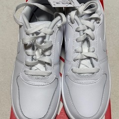 本日限定値下げ　ナイキ　スニーカー　24cmの画像