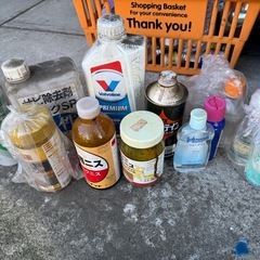 スプレー缶など40缶ぐらいの画像