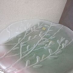 HOYAクリスタル大皿２枚　クリスマスパーティー36cm 春の新芽皿32cmの画像