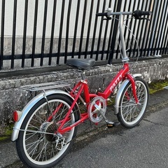 ＜新品・未使用車＞PATTY・20インチ折りたたみ自転車・シマノ外装6段変速 レッド・リアキャリア付きの画像