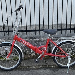 ＜新品・未使用車＞PATTY・20インチ折りたたみ自転車・シマノ外装6段変速 レッド・リアキャリア付きの画像