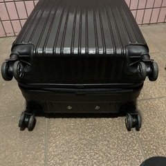 超軽量🔴カーボン素材のスーツケース65.45.25.センチの画像