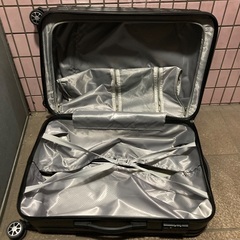 超軽量🔴カーボン素材のスーツケース65.45.25.センチの画像