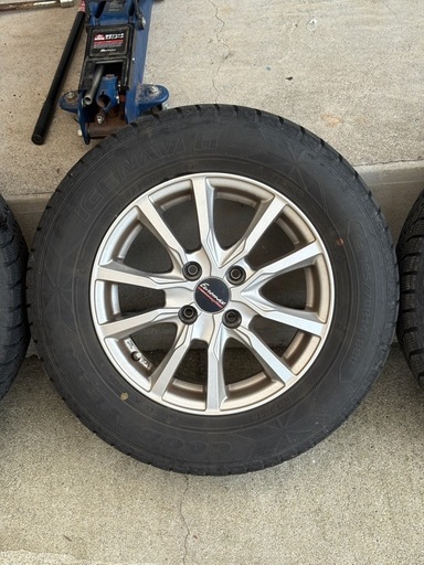 スタッドレスタイヤ4本セット　185/70R14