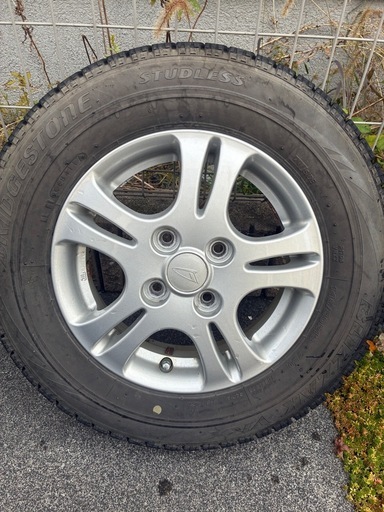 スタッドレスタイヤ　4本セット　お話中です