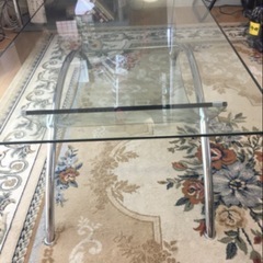 ガラステーブルの画像